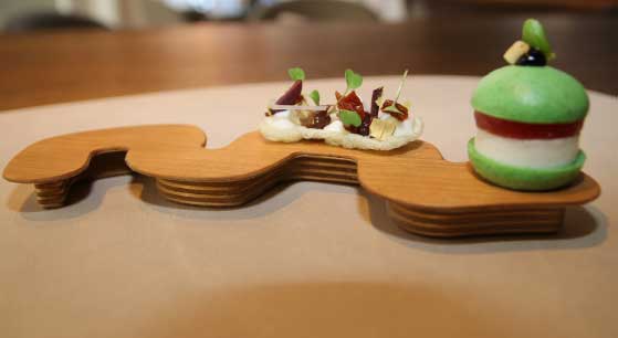 Miniatur the table